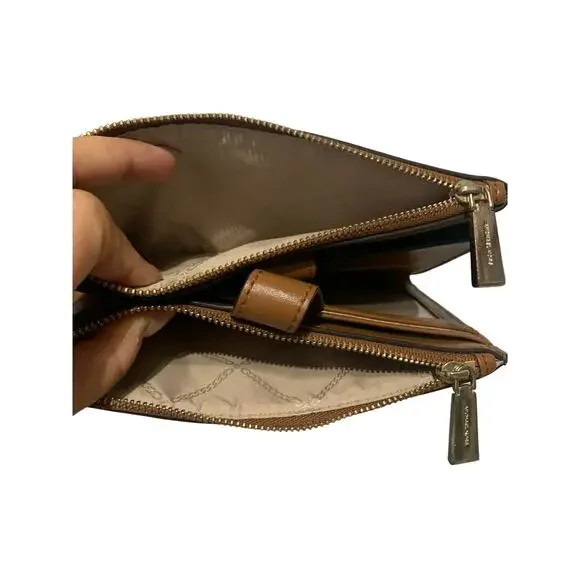 Michael Kors Brown Tan Signature Jet Set Wallet w/ Phone Holder - Picture 5 of 9